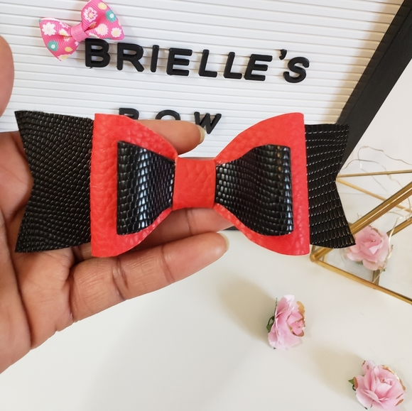 Faux-leather bow 🎀 - Picture 2 of 3